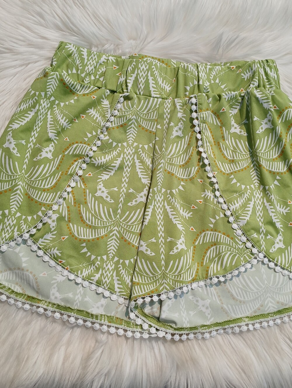 New nwot Bird Print Lime Green Shorts womens size S Small Palm Tree Robert Louis
